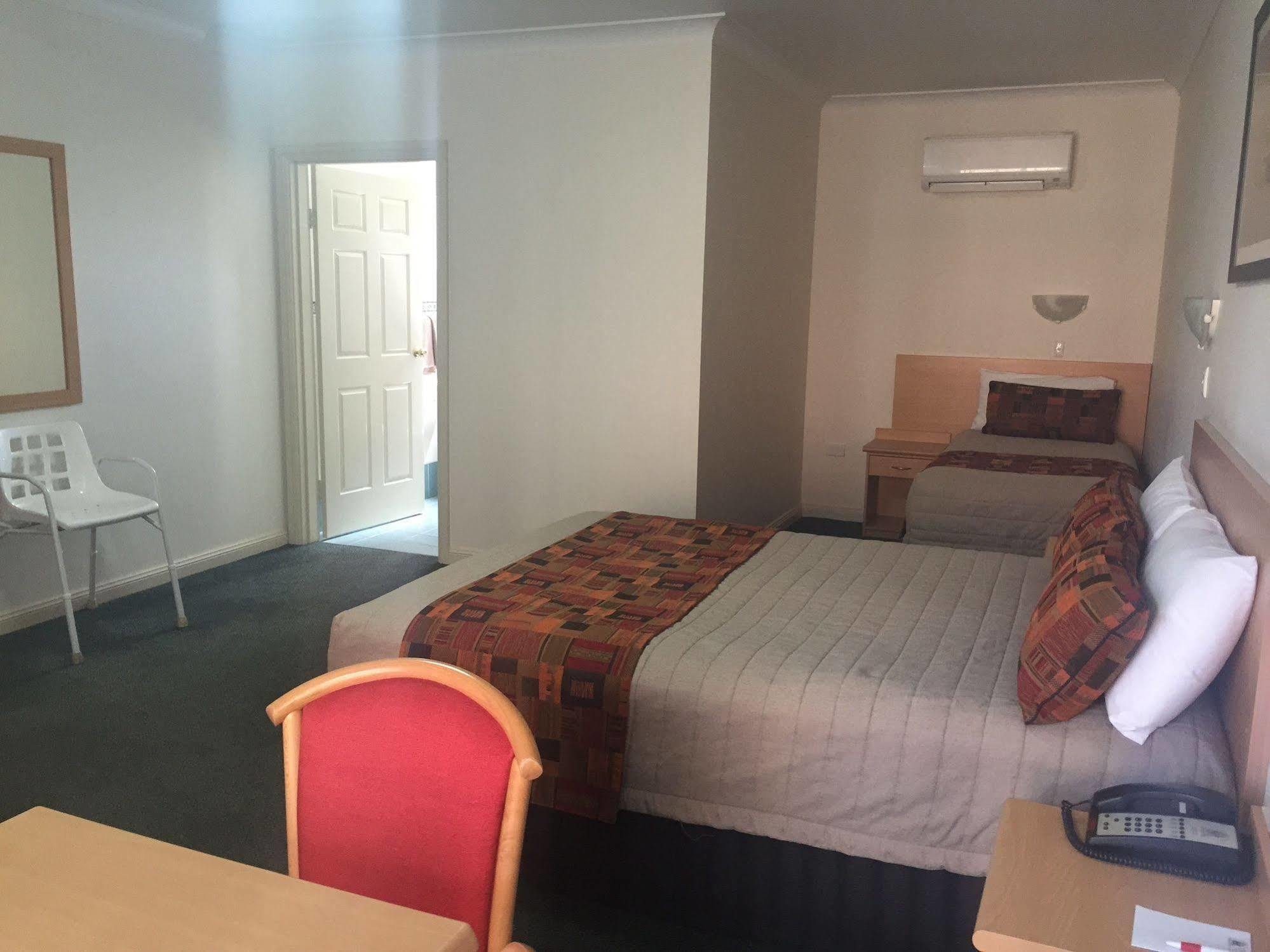 Abel Tasman Motor Inn Dubbo Exterior photo